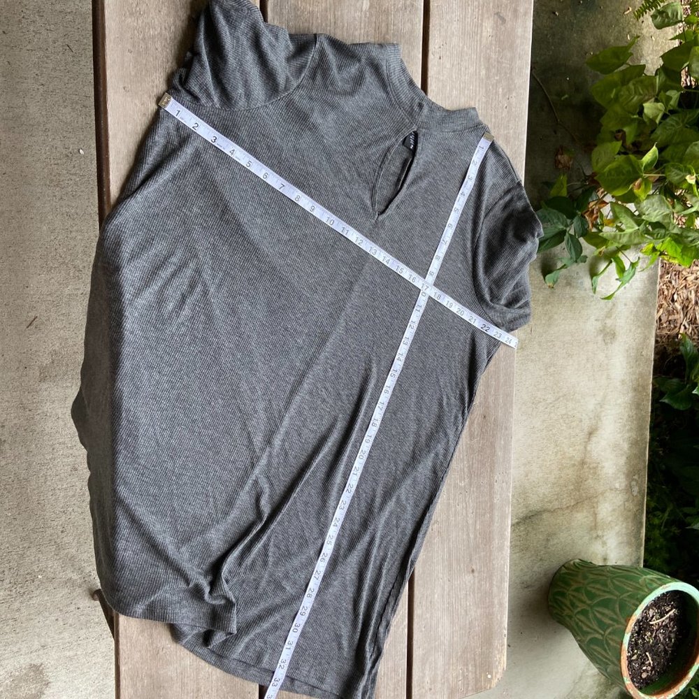 Torrid Gray Charcoal Mock Neck Ribbed Tunic Size 2 - Picture 7 of 8
